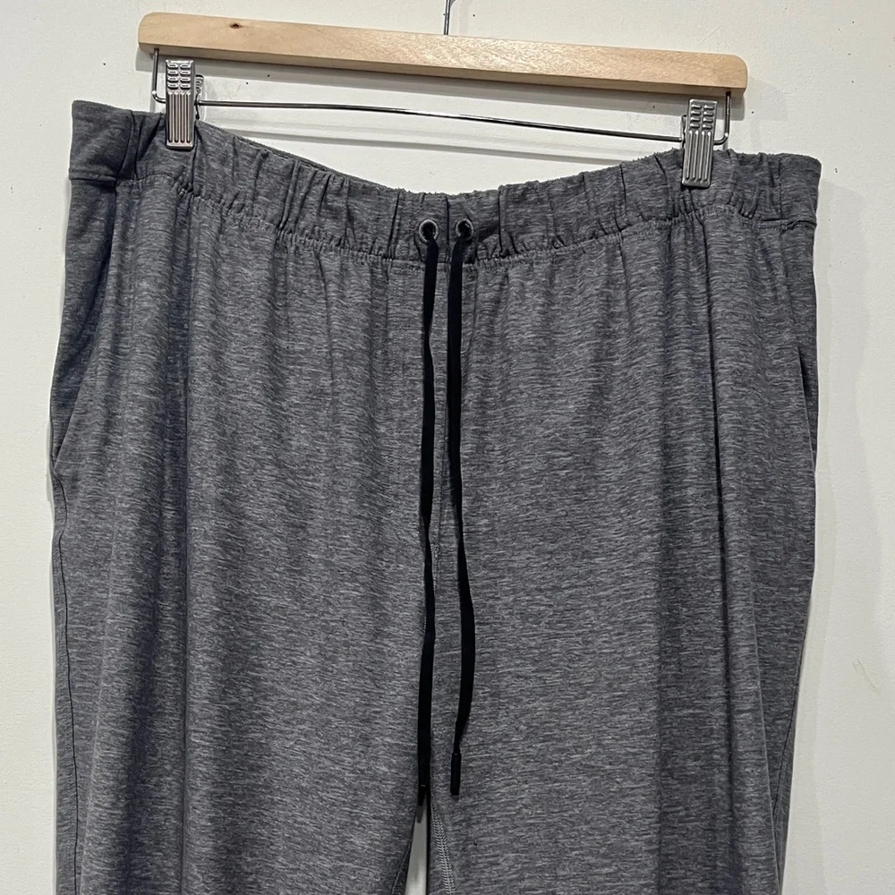 Lululemon Jogger Crop Heathered Grey size XL - Picture 2 of 8